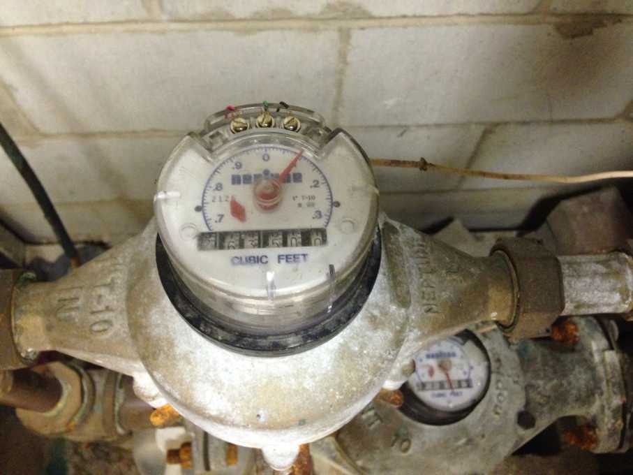 Watermeter onder het kruipluik